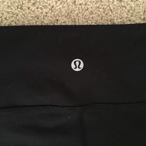 Black Lululemon leggings Wunder Under pant